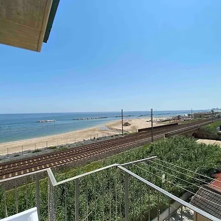 Residenza Fronte Mare. 6 Posti Letto Чивитанова-Марке