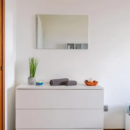 Residenza Fronte Mare. 6 Posti Letto Чивитанова-Марке