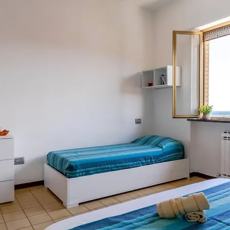 Апартаменты Residenza Fronte Mare. 6 Posti Letto Чивитанова-Марке