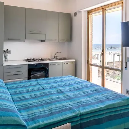 Apartment Residenza Fronte Mare. 6 Posti Letto *